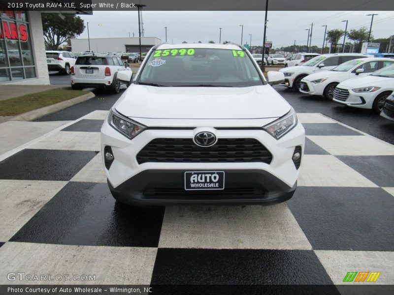 Super White / Black 2019 Toyota RAV4 XLE