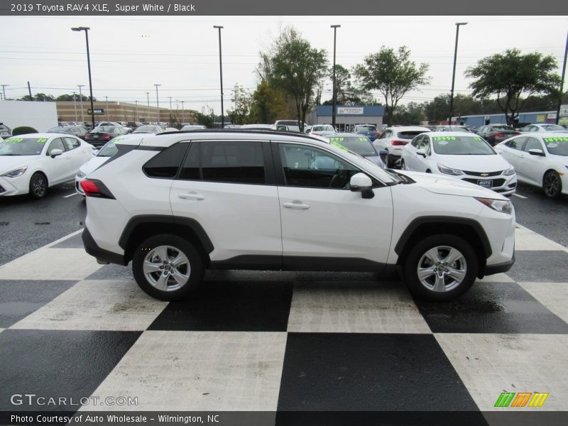 Super White / Black 2019 Toyota RAV4 XLE