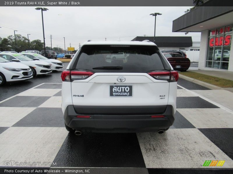 Super White / Black 2019 Toyota RAV4 XLE