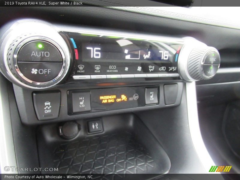 Super White / Black 2019 Toyota RAV4 XLE