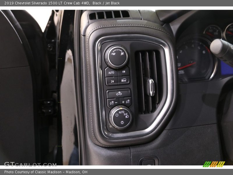 Controls of 2019 Silverado 1500 LT Crew Cab 4WD