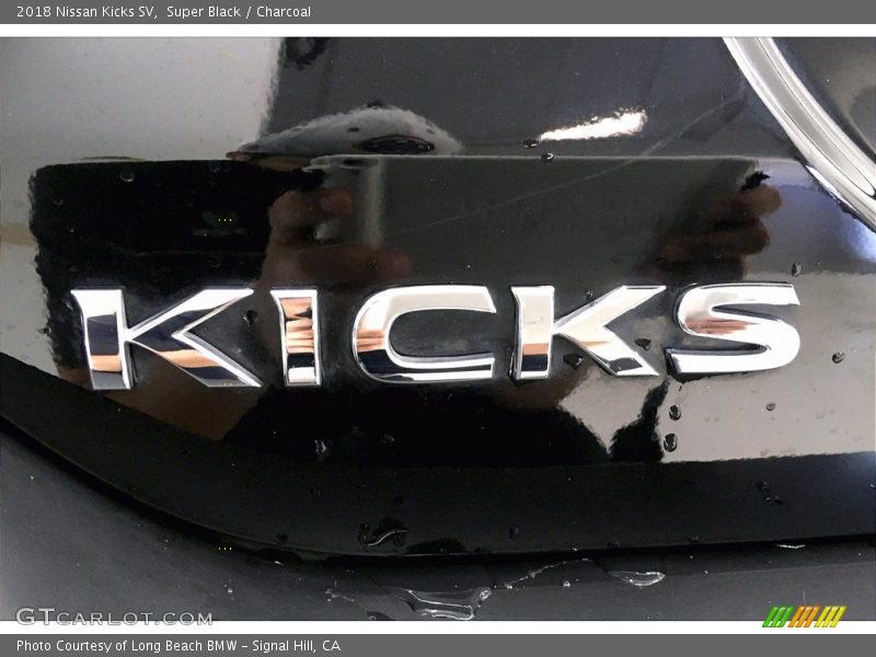 Super Black / Charcoal 2018 Nissan Kicks SV