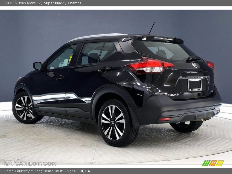 Super Black / Charcoal 2018 Nissan Kicks SV