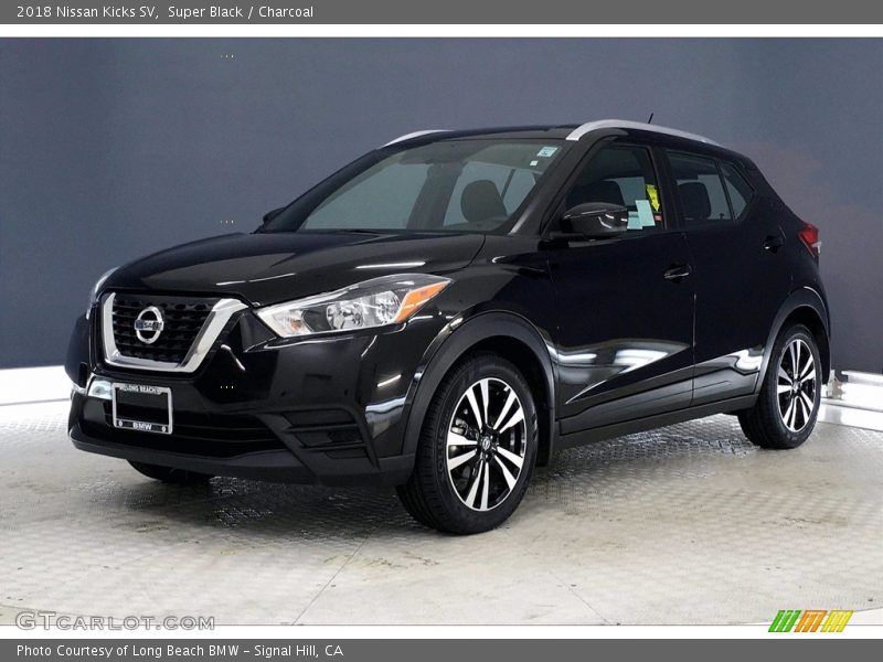 Super Black / Charcoal 2018 Nissan Kicks SV