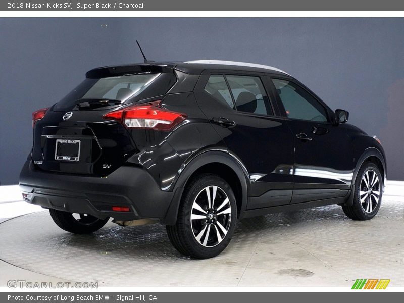 Super Black / Charcoal 2018 Nissan Kicks SV