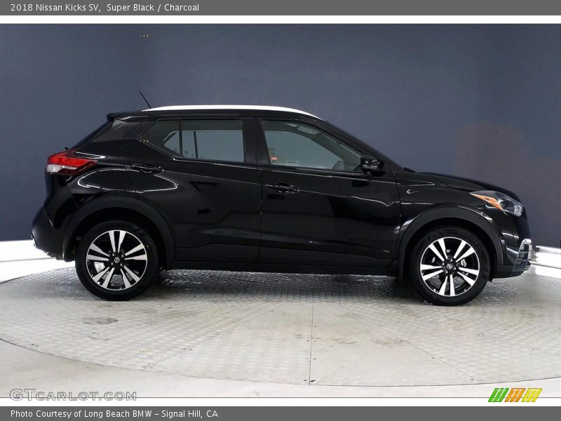 Super Black / Charcoal 2018 Nissan Kicks SV
