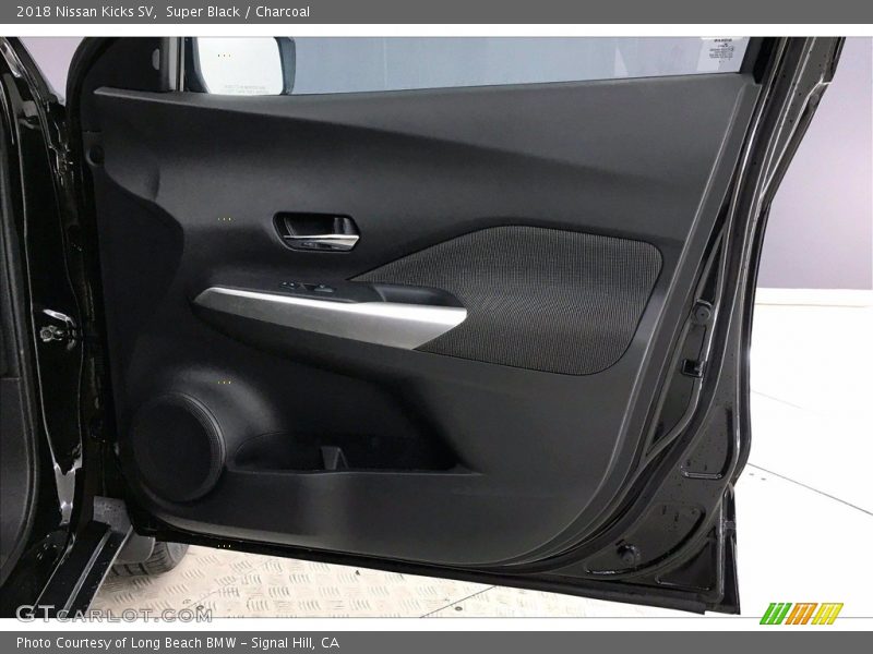 Super Black / Charcoal 2018 Nissan Kicks SV