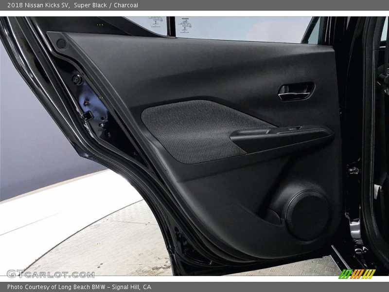 Super Black / Charcoal 2018 Nissan Kicks SV