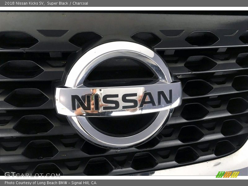 Super Black / Charcoal 2018 Nissan Kicks SV