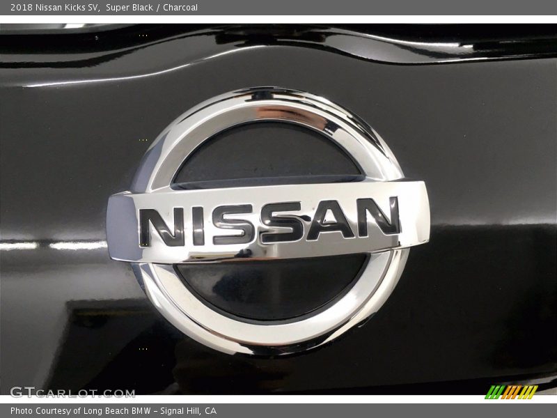 Super Black / Charcoal 2018 Nissan Kicks SV