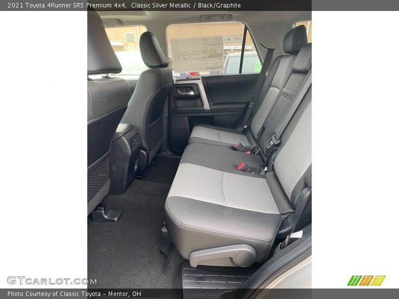 Classic Silver Metallic / Black/Graphite 2021 Toyota 4Runner SR5 Premium 4x4