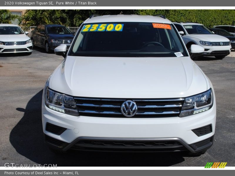 Pure White / Titan Black 2020 Volkswagen Tiguan SE