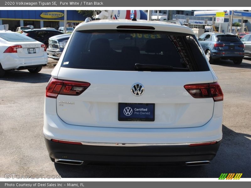 Pure White / Titan Black 2020 Volkswagen Tiguan SE