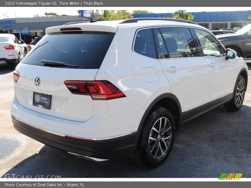 Pure White / Titan Black 2020 Volkswagen Tiguan SE