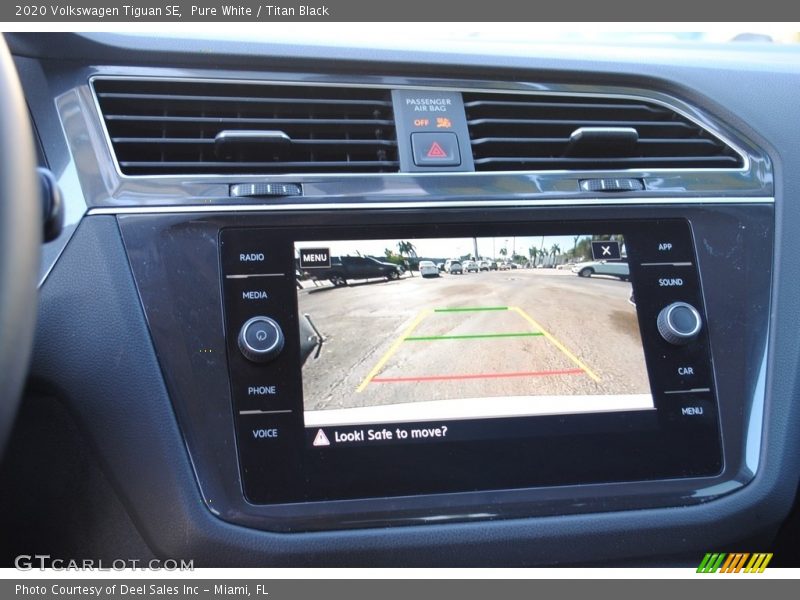 Pure White / Titan Black 2020 Volkswagen Tiguan SE