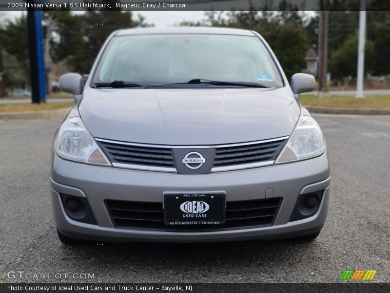 Magnetic Gray / Charcoal 2009 Nissan Versa 1.8 S Hatchback