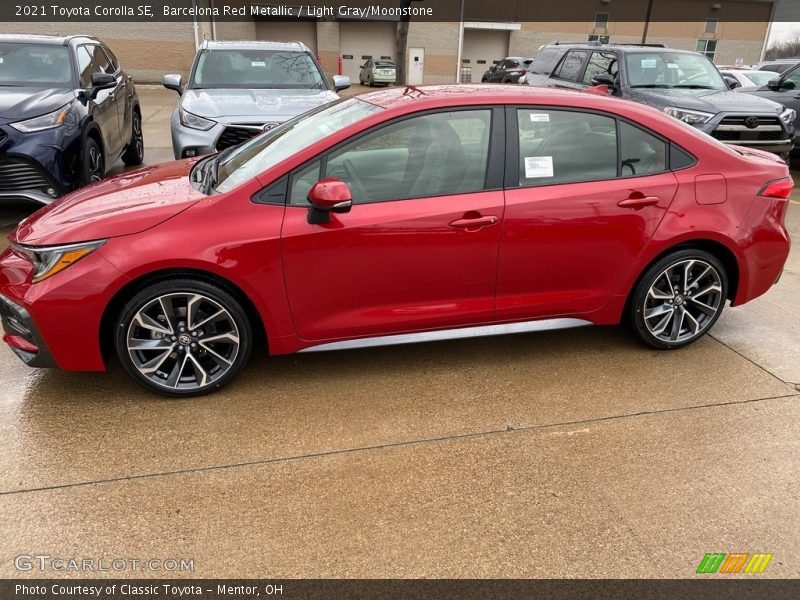 Barcelona Red Metallic / Light Gray/Moonstone 2021 Toyota Corolla SE