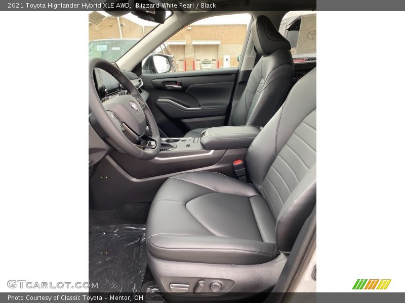 Blizzard White Pearl / Black 2021 Toyota Highlander Hybrid XLE AWD
