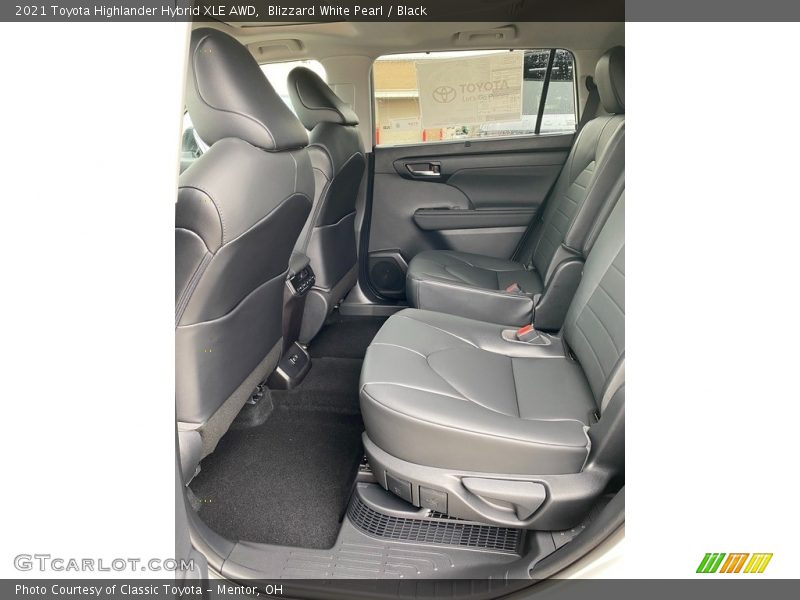 Blizzard White Pearl / Black 2021 Toyota Highlander Hybrid XLE AWD