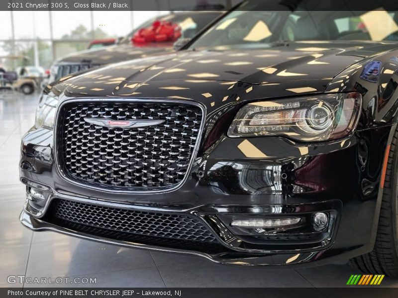 Gloss Black / Black 2021 Chrysler 300 S