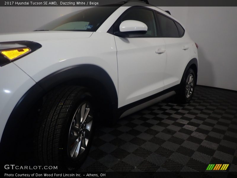 Dazzling White / Beige 2017 Hyundai Tucson SE AWD