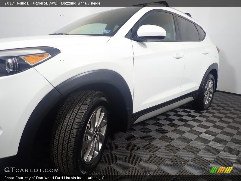 Dazzling White / Beige 2017 Hyundai Tucson SE AWD