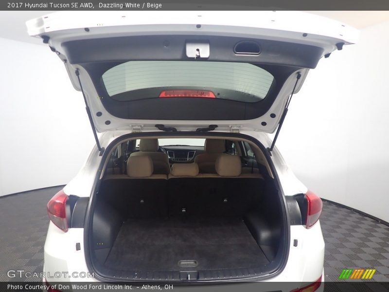 Dazzling White / Beige 2017 Hyundai Tucson SE AWD