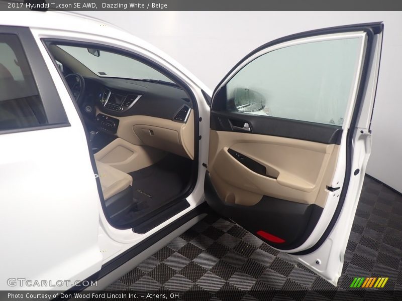 Dazzling White / Beige 2017 Hyundai Tucson SE AWD