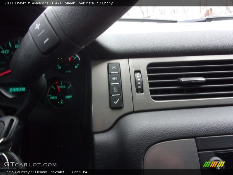 Sheer Silver Metallic / Ebony 2011 Chevrolet Avalanche LT 4x4