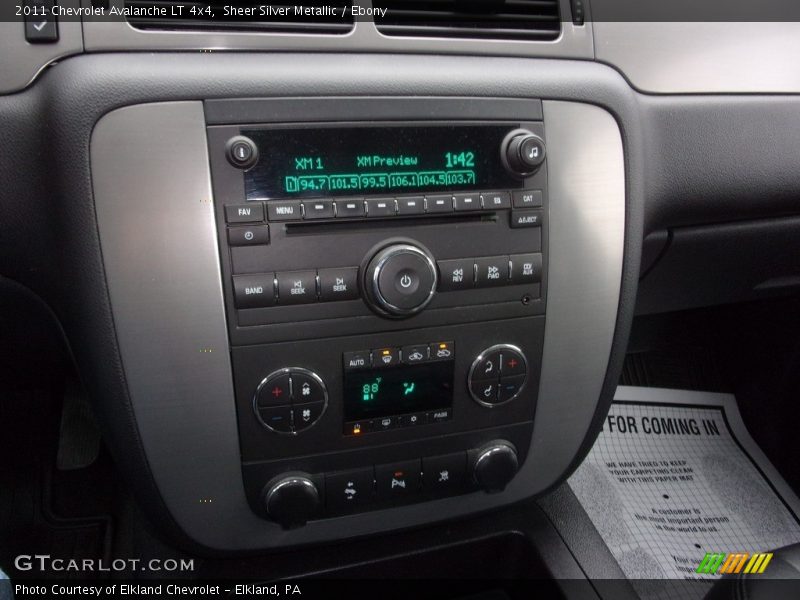 Sheer Silver Metallic / Ebony 2011 Chevrolet Avalanche LT 4x4