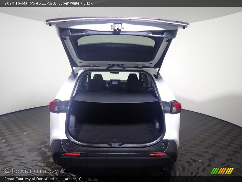 Super White / Black 2020 Toyota RAV4 XLE AWD