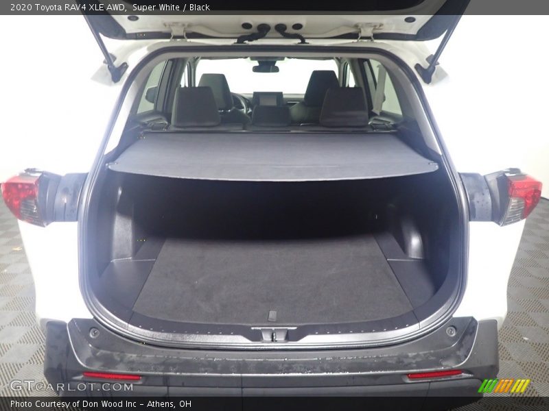 Super White / Black 2020 Toyota RAV4 XLE AWD