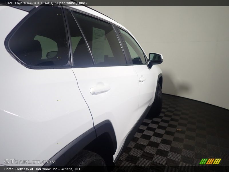 Super White / Black 2020 Toyota RAV4 XLE AWD