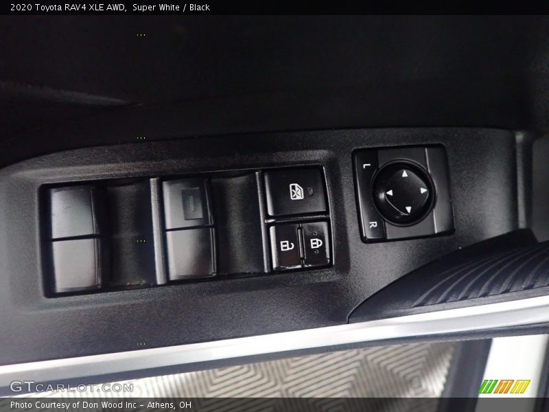 Super White / Black 2020 Toyota RAV4 XLE AWD