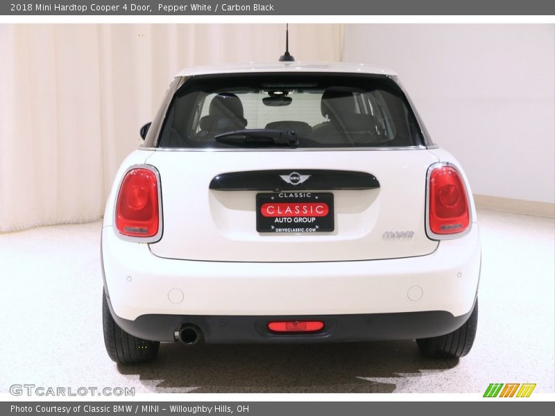 Pepper White / Carbon Black 2018 Mini Hardtop Cooper 4 Door