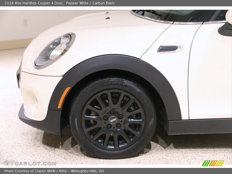 Pepper White / Carbon Black 2018 Mini Hardtop Cooper 4 Door
