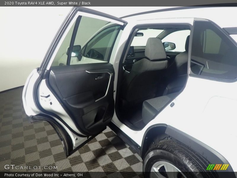 Super White / Black 2020 Toyota RAV4 XLE AWD