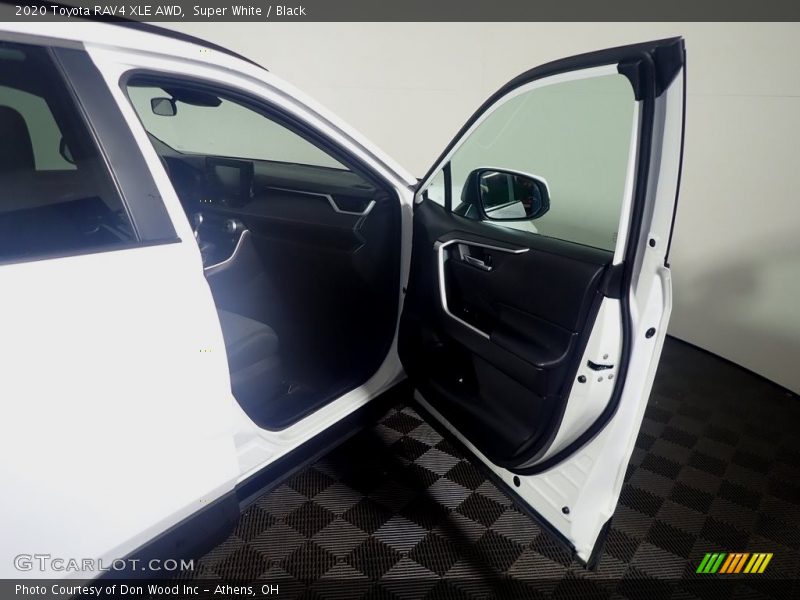 Super White / Black 2020 Toyota RAV4 XLE AWD