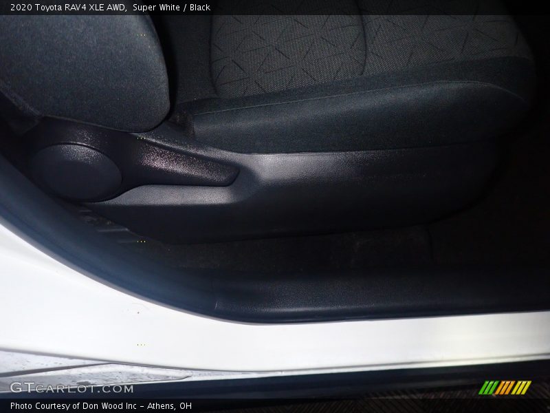 Super White / Black 2020 Toyota RAV4 XLE AWD