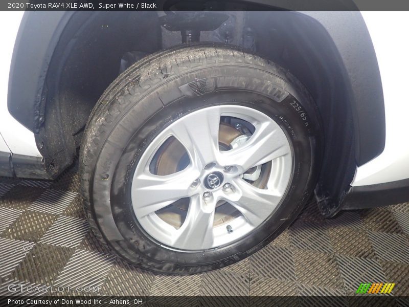 Super White / Black 2020 Toyota RAV4 XLE AWD