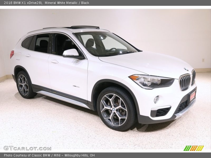 Mineral White Metallic / Black 2018 BMW X1 xDrive28i