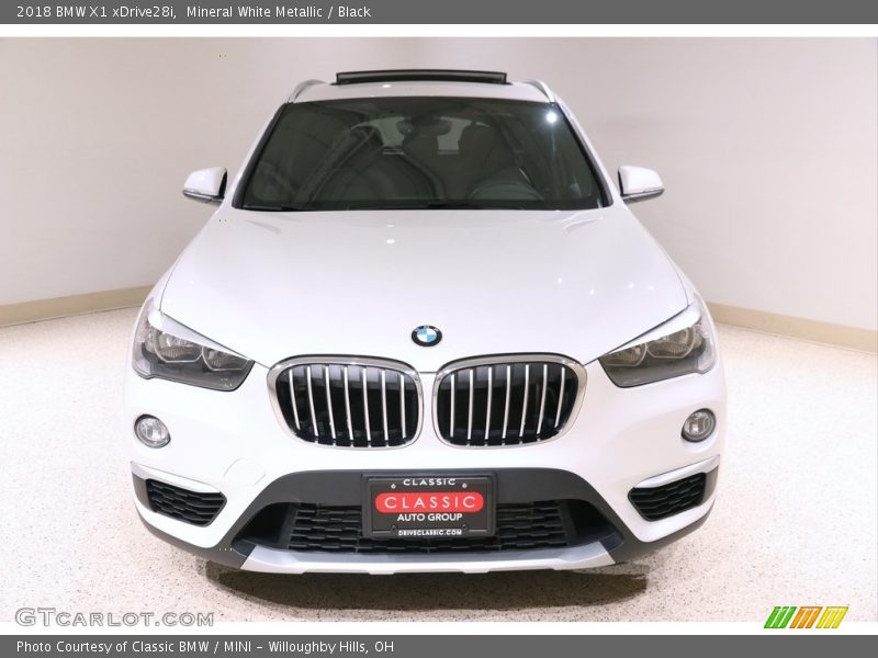 Mineral White Metallic / Black 2018 BMW X1 xDrive28i