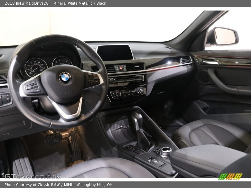 Mineral White Metallic / Black 2018 BMW X1 xDrive28i