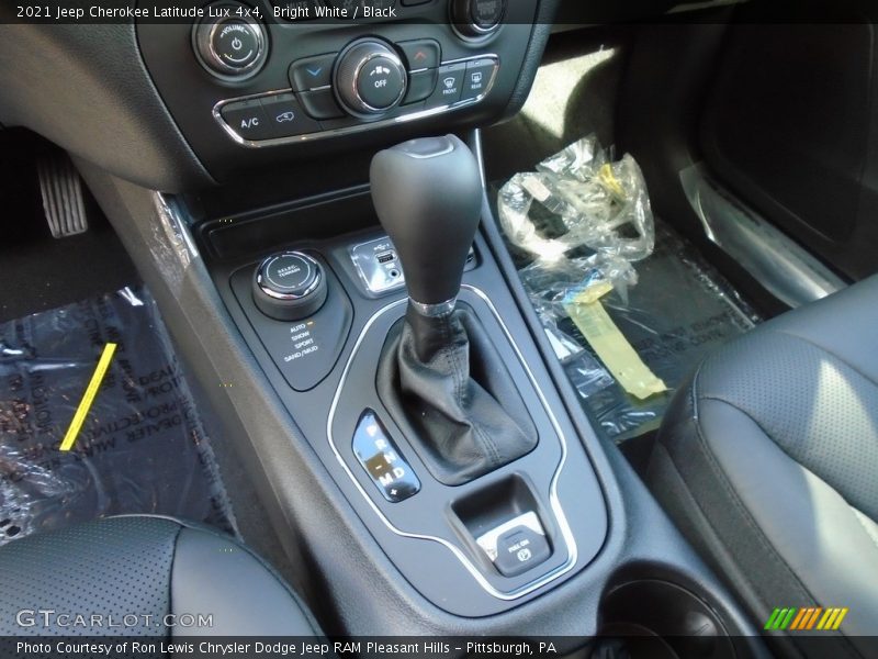 Bright White / Black 2021 Jeep Cherokee Latitude Lux 4x4