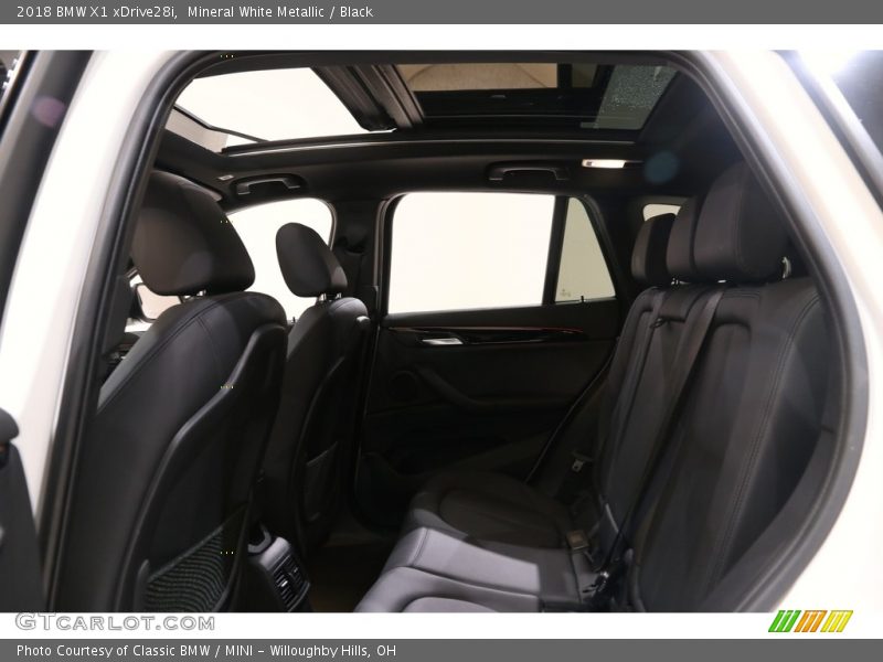 Mineral White Metallic / Black 2018 BMW X1 xDrive28i