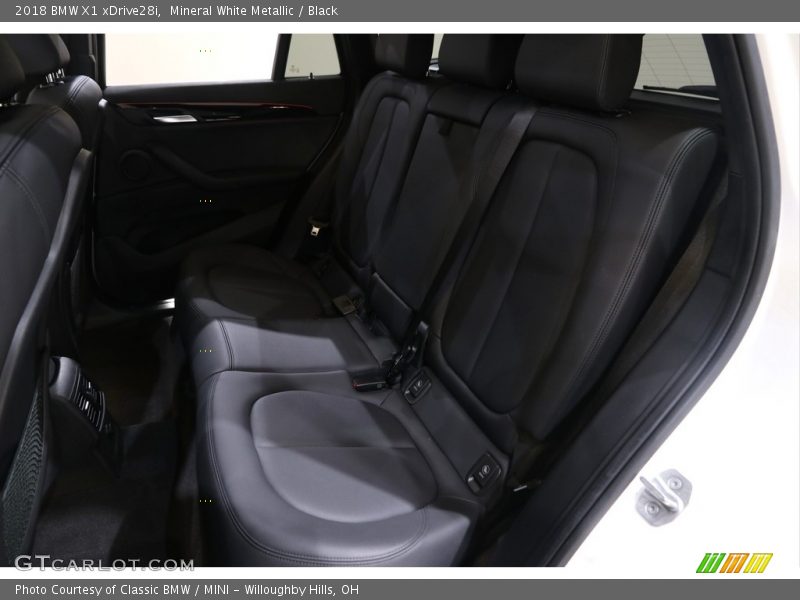 Mineral White Metallic / Black 2018 BMW X1 xDrive28i