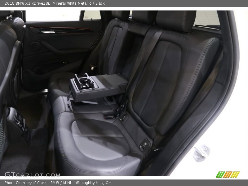 Mineral White Metallic / Black 2018 BMW X1 xDrive28i
