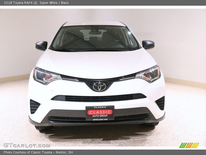 Super White / Black 2018 Toyota RAV4 LE