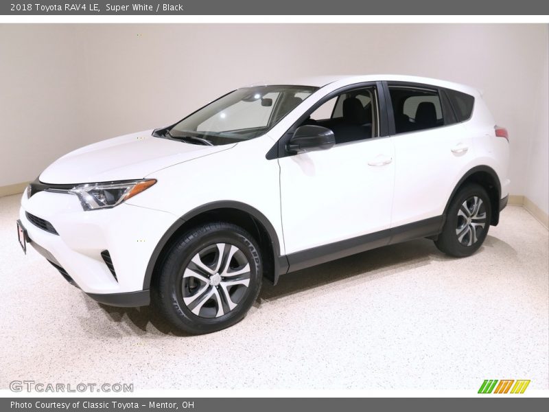 Super White / Black 2018 Toyota RAV4 LE