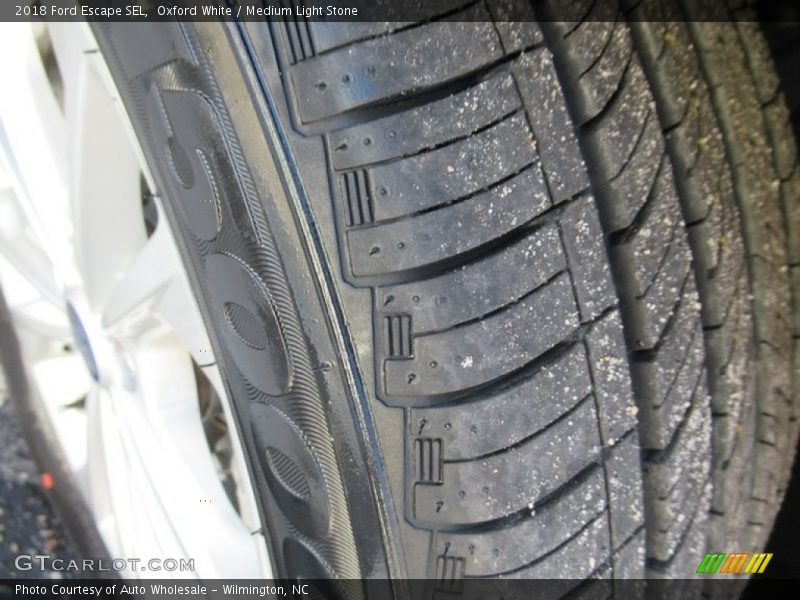 Oxford White / Medium Light Stone 2018 Ford Escape SEL